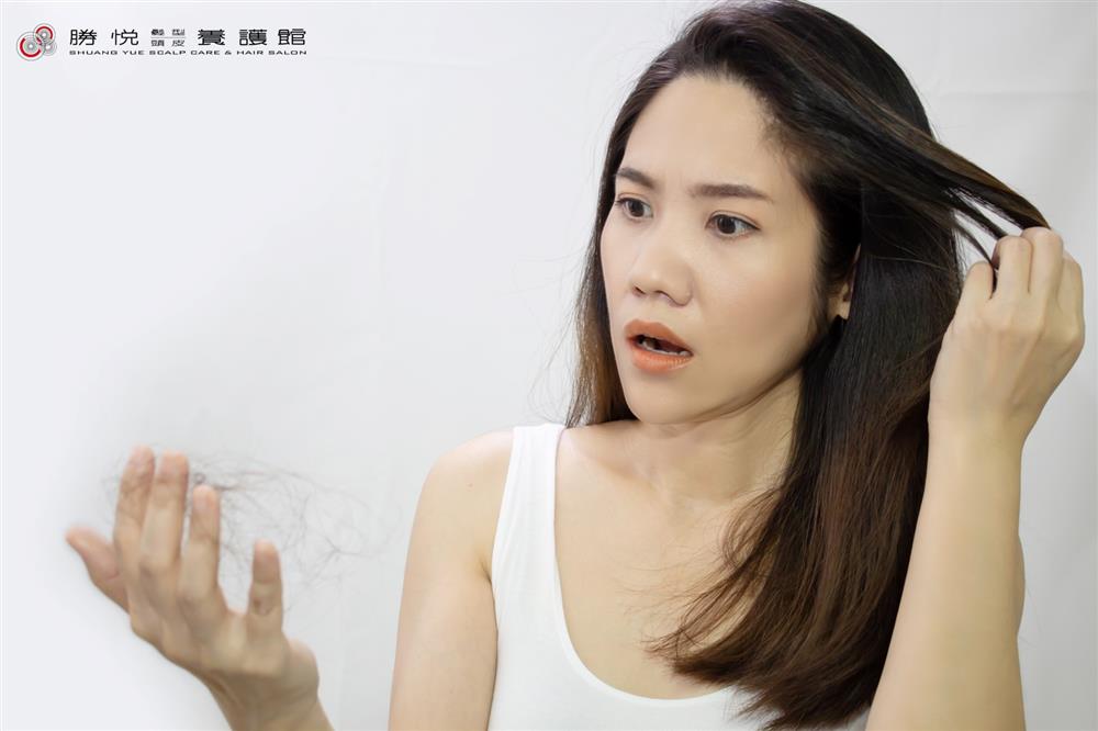 3秒評估掉髮元凶！！ 洗頭後，排水孔總是纏繞一大戳頭髮！