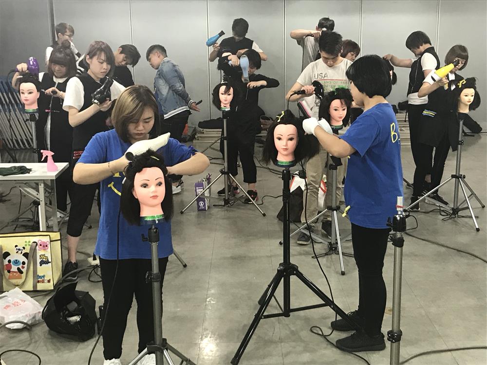 今日唯有奠定紮實的基本功，提高你明日的競爭力!